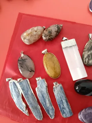 Colgantes de piedras naturales