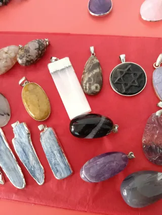 Colgantes de piedras naturales