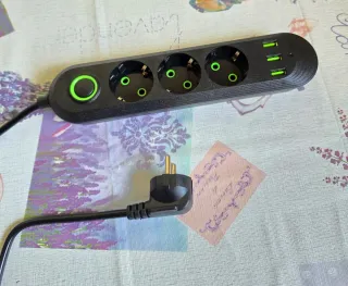 Regleta de 3 enchufes + 3 USB (color negro)