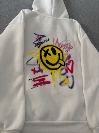 Sudadera Blanca con Diseño Smiley Graffiti