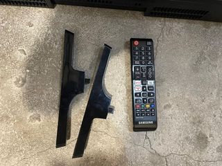 Samsung 2024 32" Smart TV Como Nueva