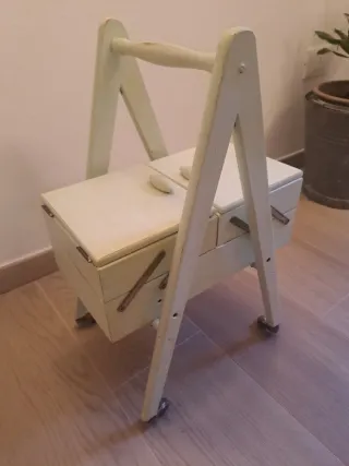 Cassetta Portacucito vintage in legno