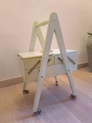 Cassetta Portacucito vintage in legno