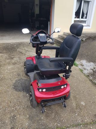 Silla motorizada scooter roja y negra