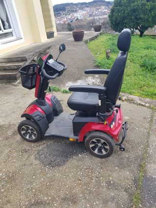 Silla motorizada scooter roja y negra