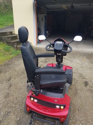 Silla motorizada scooter roja y negra