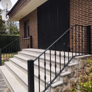 Herrero/cerrajero/ hierro metal en madrid