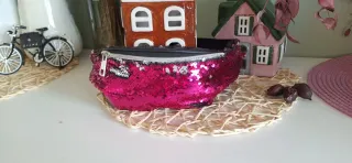 Riñonera lentejuelas fucsia y plata