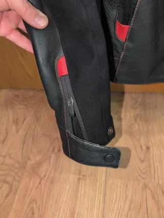 Chaqueta de piel para moto con protecciones