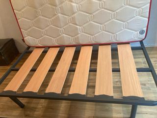 Colchón y somier 135x190cm.