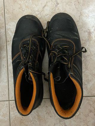 Zapatos de trabajo negros