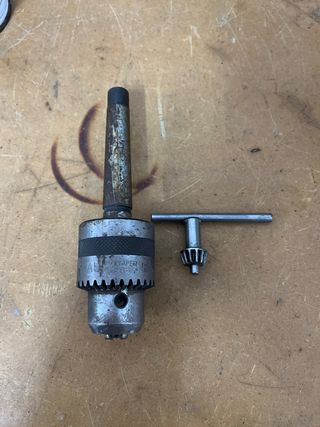 Portabrocas con llave cónica