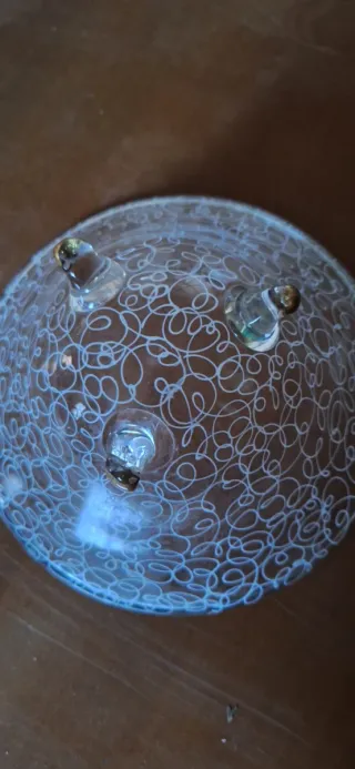Ciotola in vetro decorata con piedini