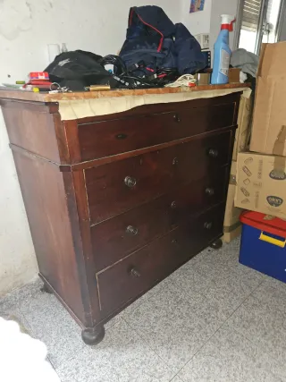 OFERTA POR MUDANDA Cómoda antigua de madera