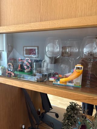 Aparador de madera con espejo