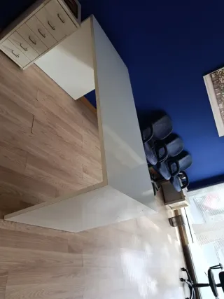 Mesa de oficina grande blanca