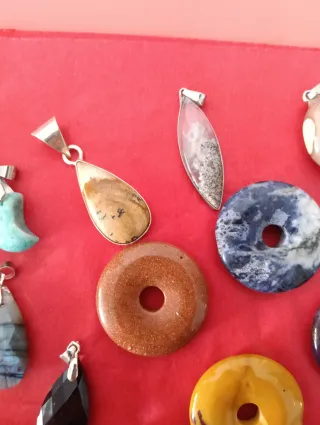 Colgantes minerales varios