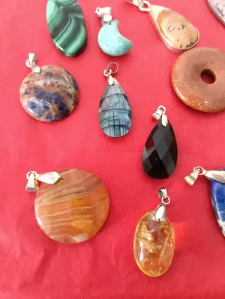 Colgantes minerales varios