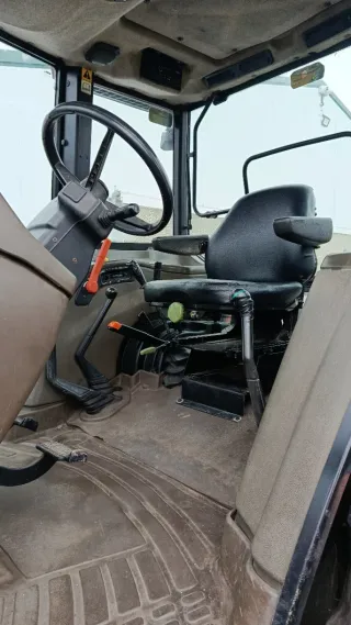 New Holland L85 Cargadora Frontal tenías serie 200