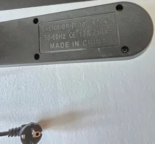 Regleta/alargadera de 3 tomas y  3 USB negra