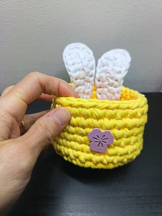 Cestini uncinetto con orecchie e fondo in legno