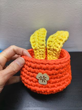 Cestini uncinetto con orecchie e fondo in legno