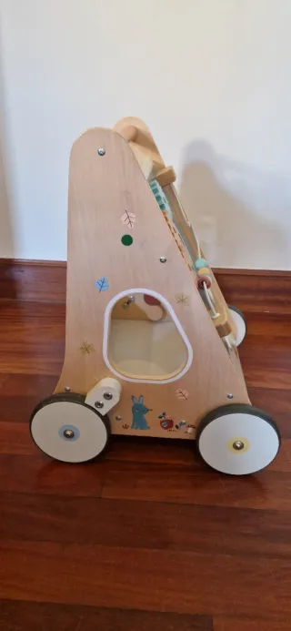 Andador de madera para bebés