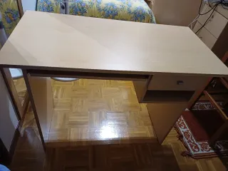 Estantería y escritorio