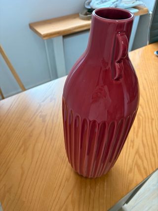 Jarrón alto rosa decorativo