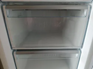 Cajones y baldas nevera Bosch KGN39A73