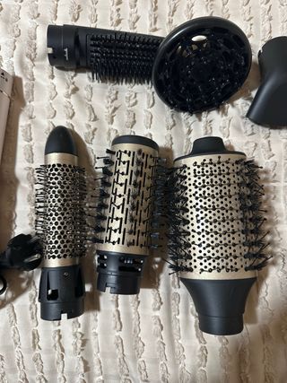 Moldeador de pelo con accesorios