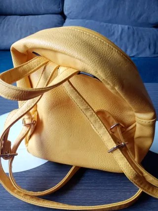 Mochila pequeña cuero amarillo