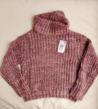 Jersey cuello vuelto morado y beige.