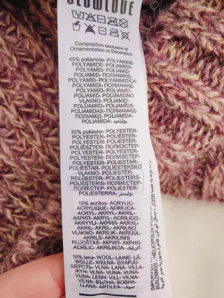 Jersey cuello vuelto morado y beige.