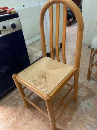 4 Sillas de Madera con Asiento de Tela