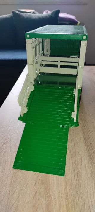 Camión Ganado Bruder Verde