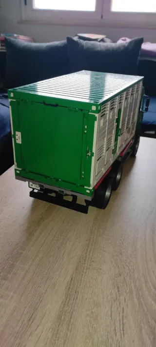 Camión Ganado Bruder Verde