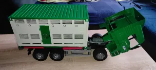 Camión Ganado Bruder Verde