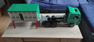 Camión Ganado Bruder Verde