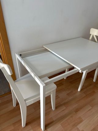 Mesa y 2 Sillas Blancas IKEA
