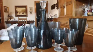 Juego de copas de cristal ahumado