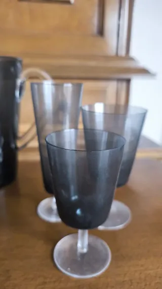 Juego de copas de cristal ahumado