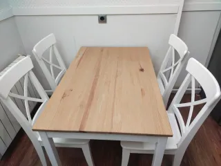 Mesa y 4 Sillas Comedor Blancas