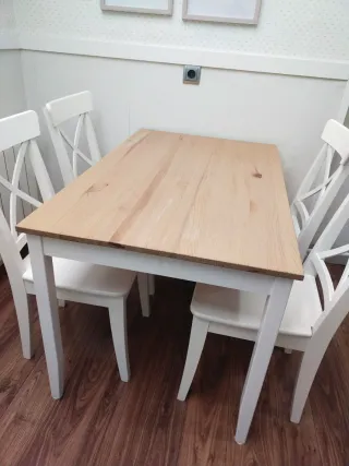 Mesa y 4 Sillas Comedor Blancas