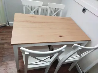 Mesa y 4 Sillas Comedor Blancas