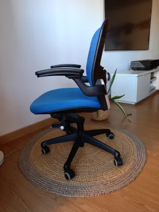 Silla de oficina con ruedas