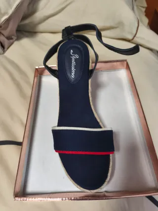 Sandalias cuña azul y rojo