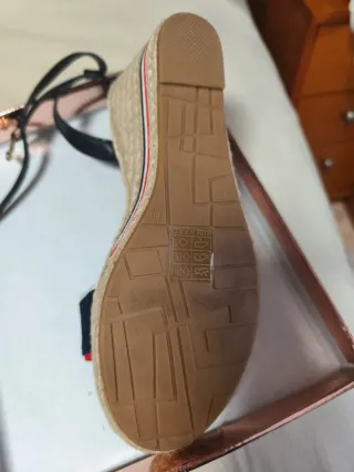 Sandalias cuña azul y rojo