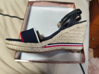 Sandalias cuña azul y rojo