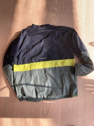 Chaqueta New Balance Negra y Verde